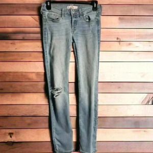 Hollister size 3R Junior’s Light Wash Tapered-Leg Ripped Denim Jeans.